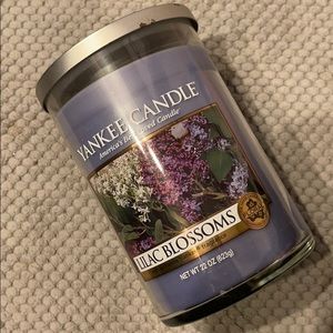 Yankee Candle in Lilac Blossoms